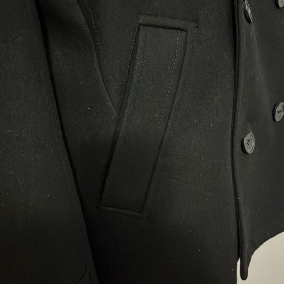 6 button D/B Hugo by Hugo Boss. 32” car coat size 40. Has red stitch detailing - Picture 4 of 14